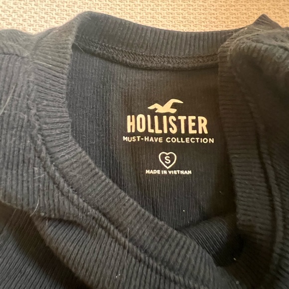 Basic tank tops from Hollister only worn a couple of times very flattering! - Picture 2 of 3